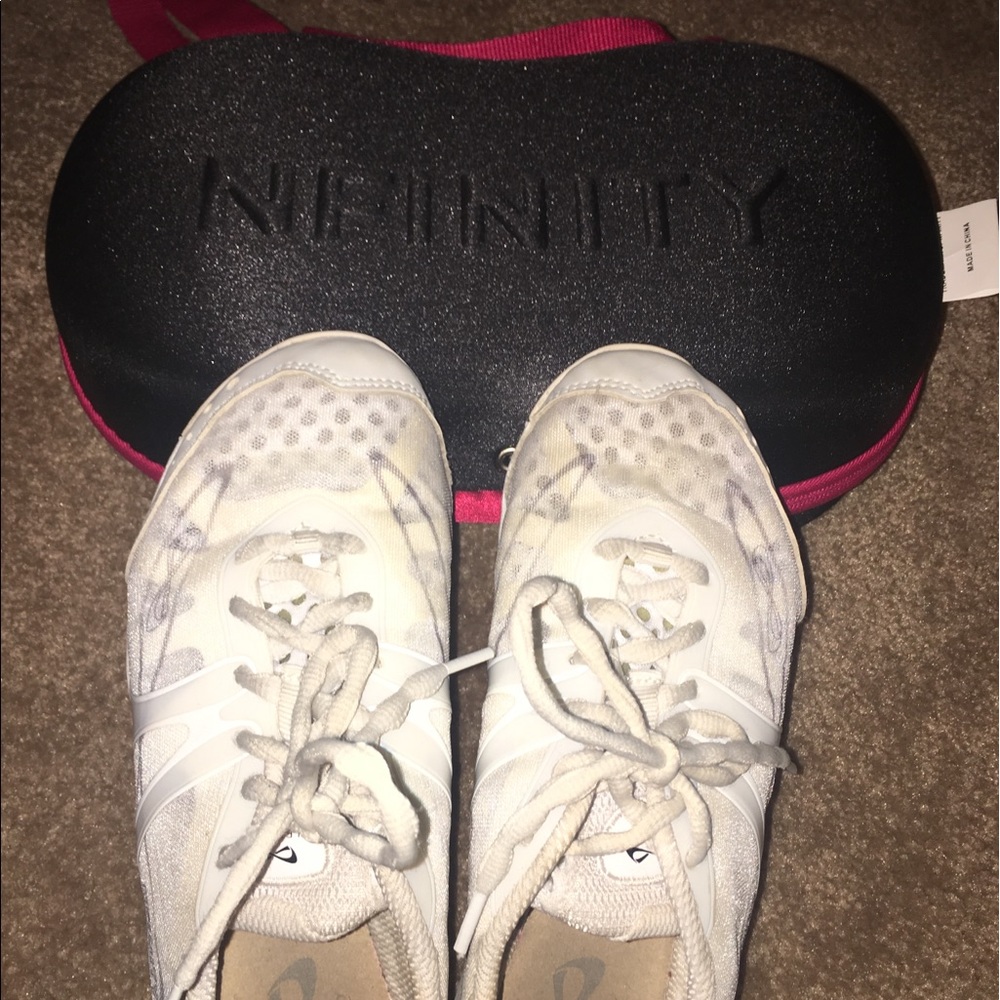 Cheer shoes